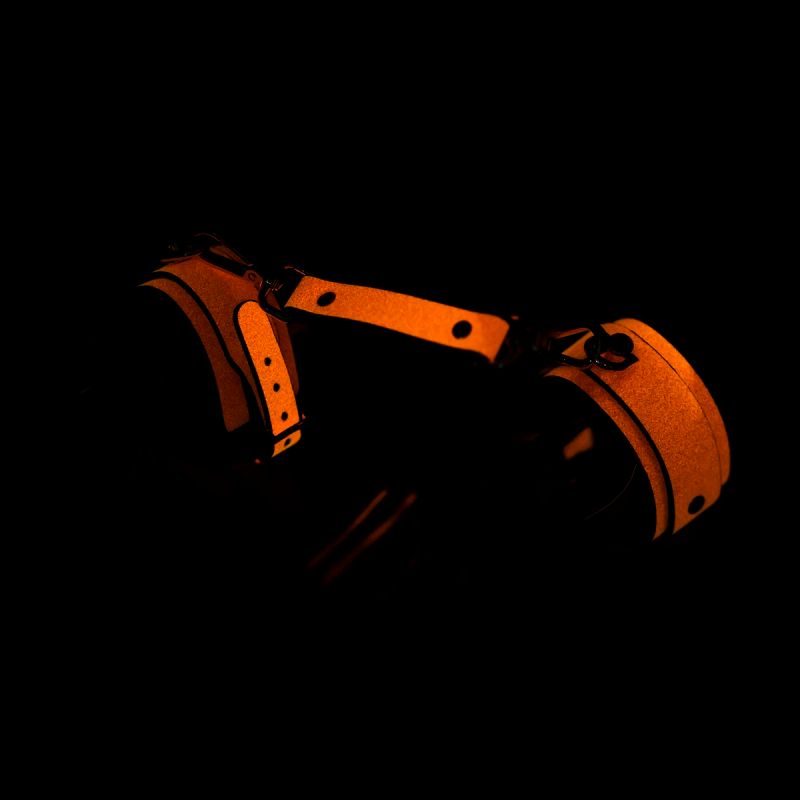Наручники светящиеся в темноте Fetish Boutique Glow-In-The-Dark Ankle Cuffs Orange