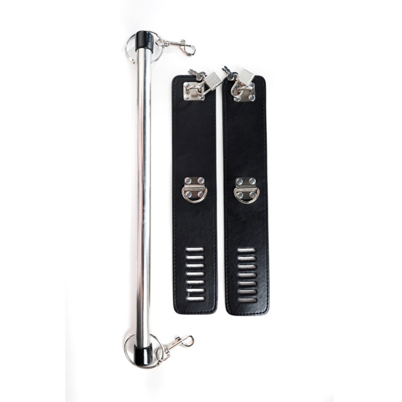 Распорка для ног на замках Fantasy Spreader bar with ankle cuffs